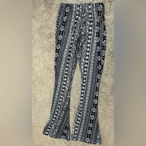 Black and White Patterned Flare Pants size S - Picture 2 of 3